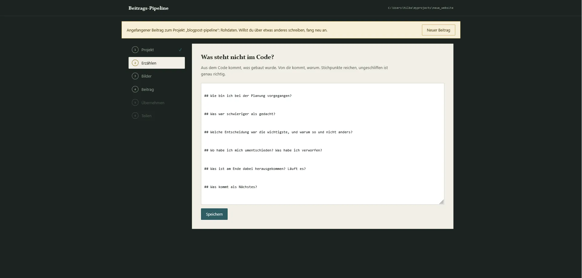 Schritt „Erzählen“ der Blogpost-Pipeline. Links ist Schritt 2 markiert. Im großen Textfeld stehen sechs Fragen als Markdown-Zwischenüberschriften, darunter „Wie bin ich bei der Planung vorgegangen?“, „Was war schwieriger als gedacht?“ und „Was kommt als Nächstes?“. Unter dem Feld befindet sich die Schaltfläche „Speichern“.
