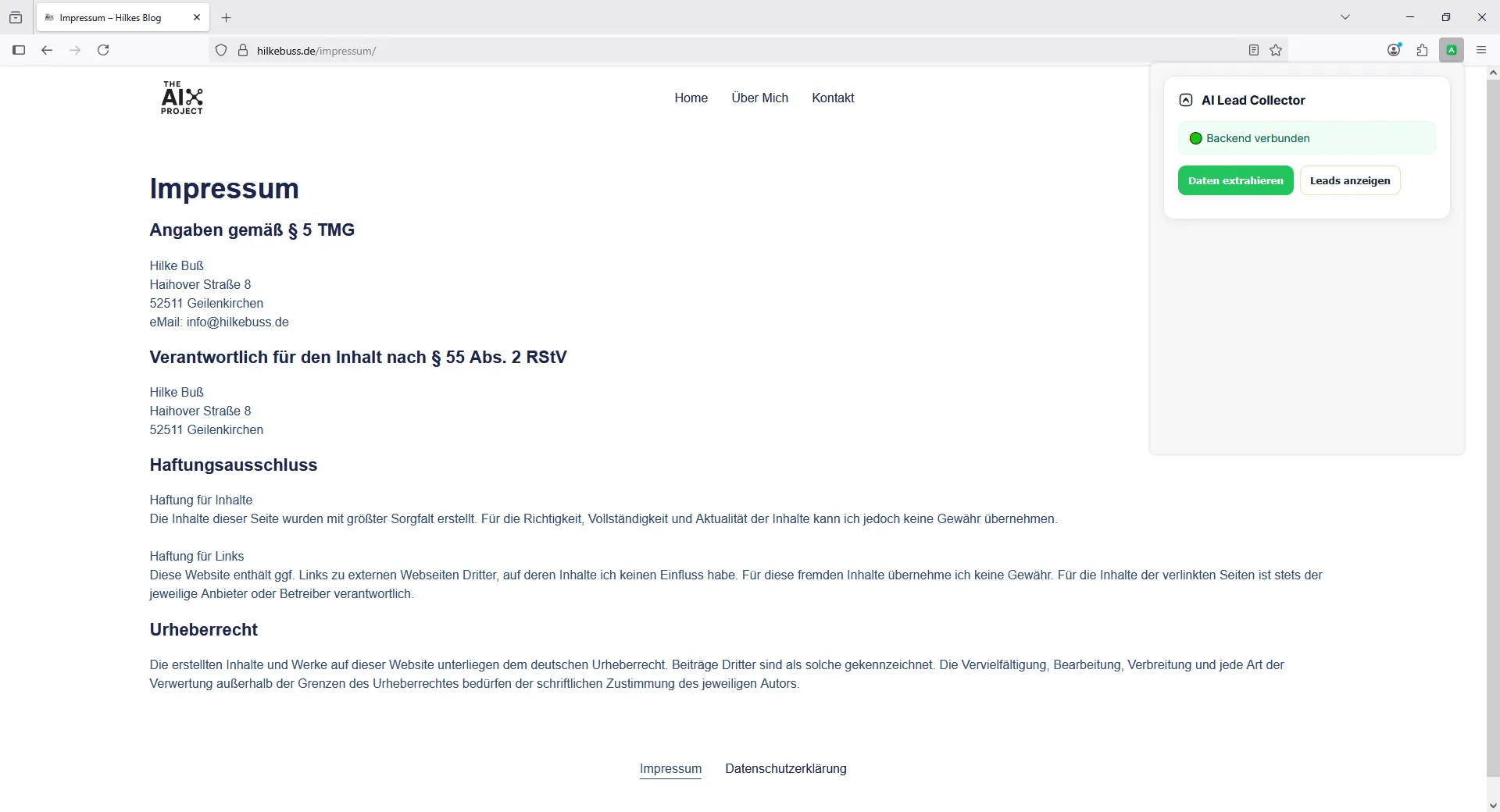 Browser-Erweiterung auf einer Impressumsseite mit verbundenem Backend und Schaltflächen zum Extrahieren und Anzeigen von Leads